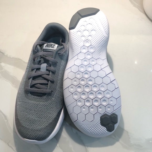 NWT- Nike Flex Experience RN 7 Running Shoe - Picture 3 of 4